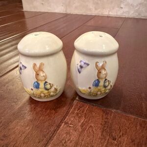 Bunny Salt & Pepper Shaker Set Raised Design Vintage Easter Spring Butterfly